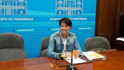 La presidenta del Imfe, Rosa Luna, en una rueda de prensa