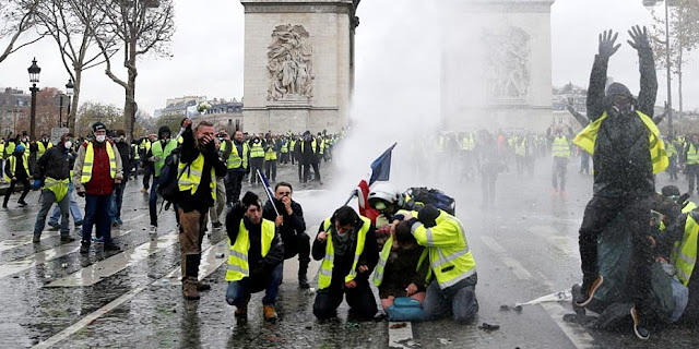 Η Γαλλία κρατάει την αναπνοή της εν αναμονή των διαδηλώσεων