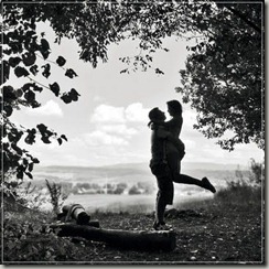 casal abraçado