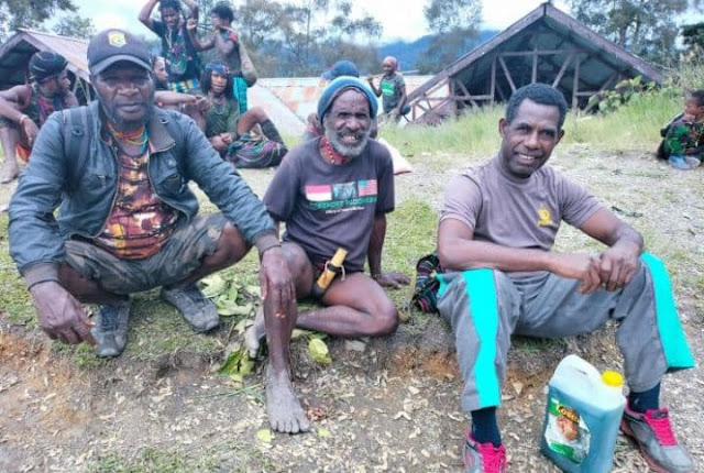 10 Jam Perjalanan, Personil Polsek Sinak ke Distrik Pogoma Bahas Situasi Kamtibmas dan Bintara Noken