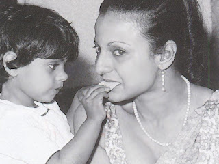  kajol with mother tanujha: kajold.blogspot.com Indian top stars childhood teen age and marriage photos 