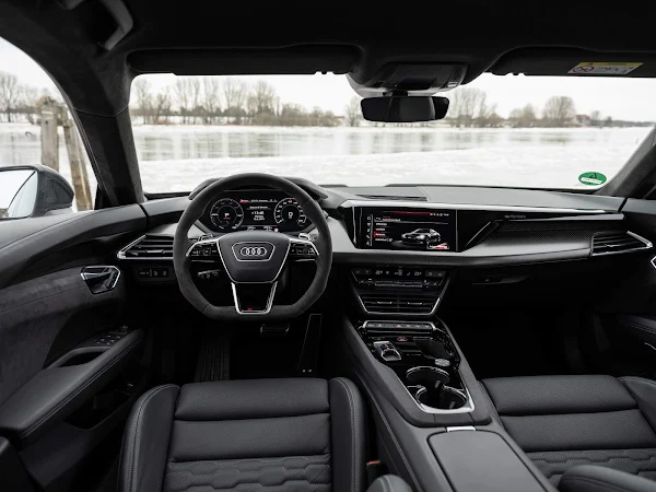 Audi RS e-tron GT x Mercedes-AMG EQE - interior
