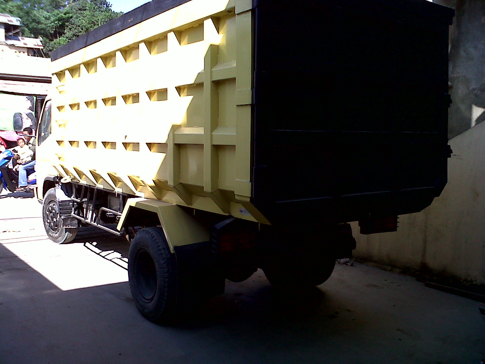 IKLAN BISNIS SAMARINDA Dijual Dump Truck Mitsubishi 10 Unit
