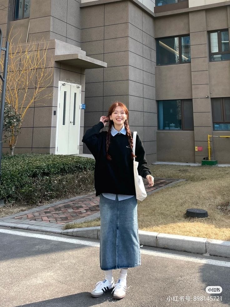 Rekomendasi Outfit Part 7 Kombinasi Sweater dan Rok Jeans