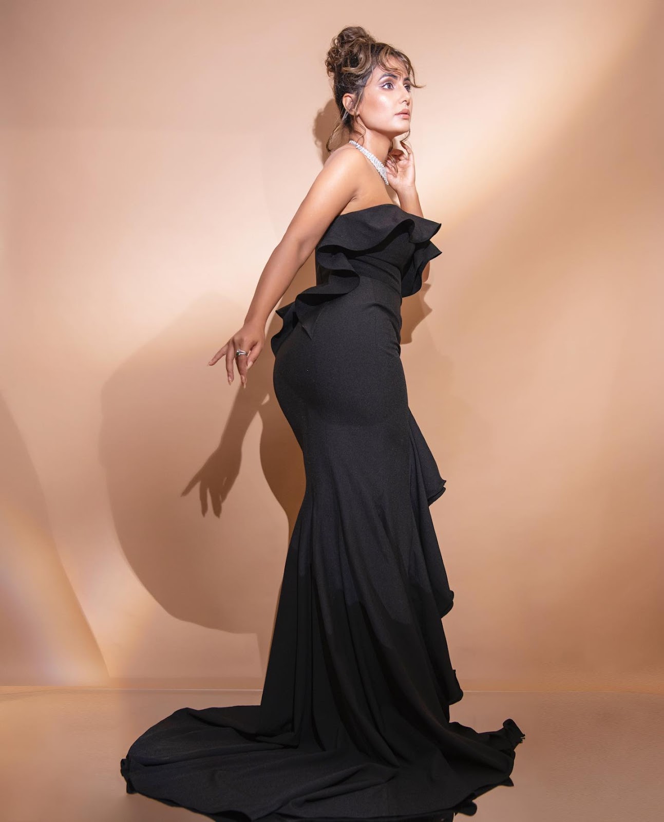 Hina Khan black dress stylish hot actress