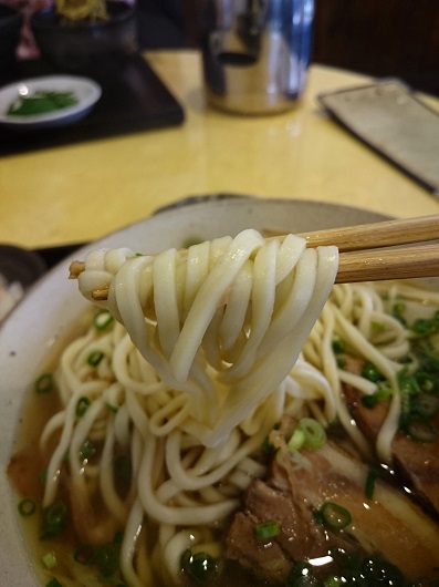 うかじそばの麺の写真