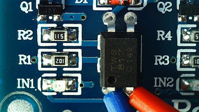 Relay driver with optocoupler