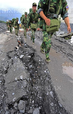 Oraşe distruse, după cutremurul din China 