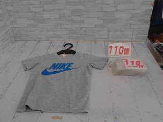 中古品　子供服　110㎝　NIKE　グレー　半袖Tシャツ　110円