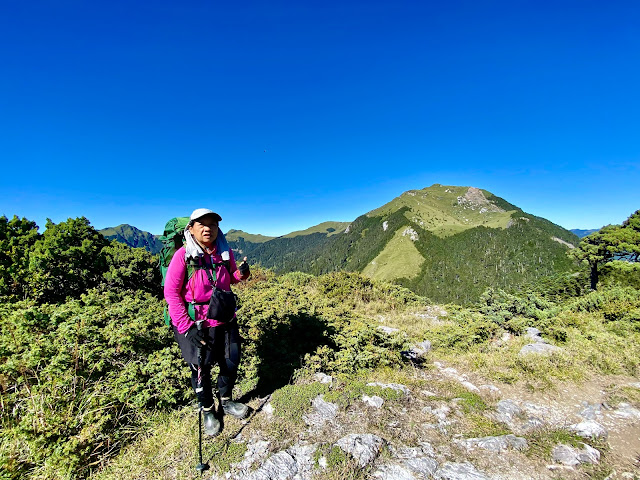 右為奇萊北峰