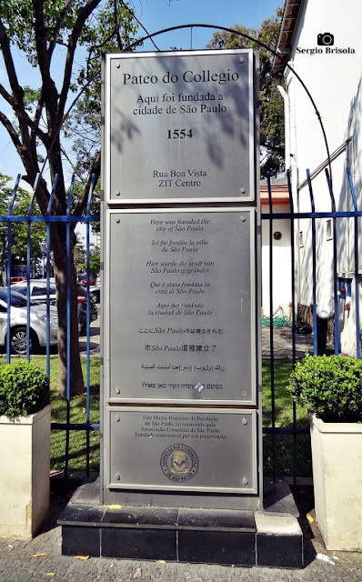 Close-up do Marco Histórico da Fundação de São Paulo - Pateo do Collegio - Centro - São Paulo