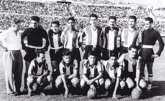 📸RACING CLUB DE MONTEVIDEO.📆11  mayo 1957 ⬆️José Echegoyen (entrenador), Omar Vignola, Manuel Verdes, Julio César Benítez, Liborio Ruilópez, Mario Custodio, Gregorio Parada y Cedrés (portero suplente). ⬇️Alejandro López, Mario Bergara, Tydeo Olaza, Eladio 'Lalo' Benítez, Danilo Dibot. CLUB NACIONAL DE FÚTBOL 2 🆚 RACING CLUB DE MONTEVIDEO 4 Sábado 11/05/1957. Campeonato de Honor de Uruguay 1957, jornada 3. Montevideo, Uruguay, estadio Centenario. GOLES: ⚽1-0: Raúl Núñez. ⚽2-0: Raúl Núñez. ⚽2-1: Eladio Benítez. ⚽2-2: Dibot. ⚽2-3: Olaza. ⚽2-4: Bergara.