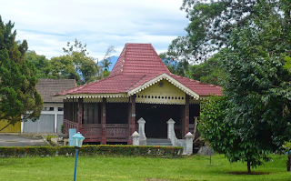 Gambar Rumah Adat dan Namanya Lengkap dari 34 Provinsi di Indonesia