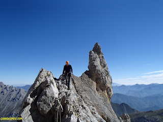 Fernando Calvo Guia de alta montaña UIAGM , escalar espolon de los franceses, picos de europa