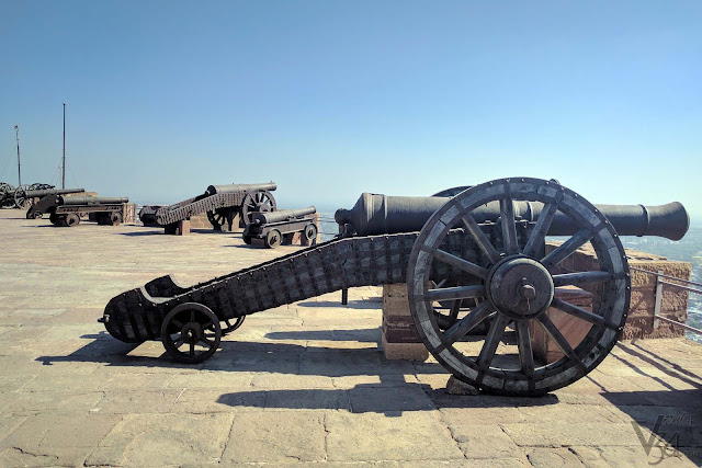 Canons along the ramparts of the fort