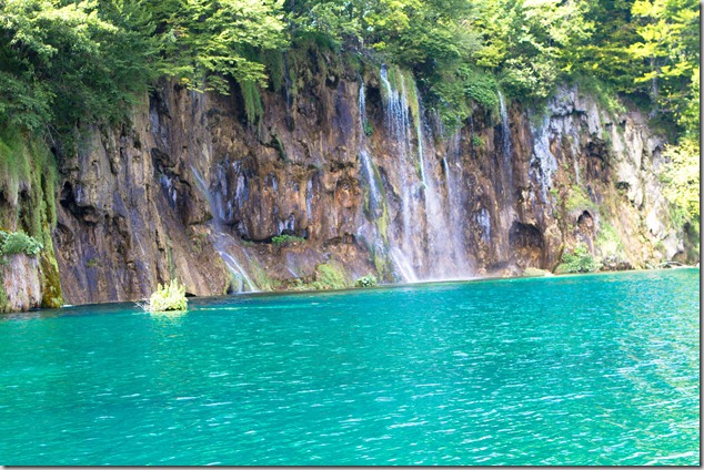 amazing-waterfalls-of-plitvice-lakes-in-croatia-18