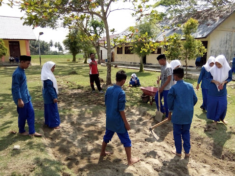 Sketsa Gambar Gotong Royong Di Sekolah