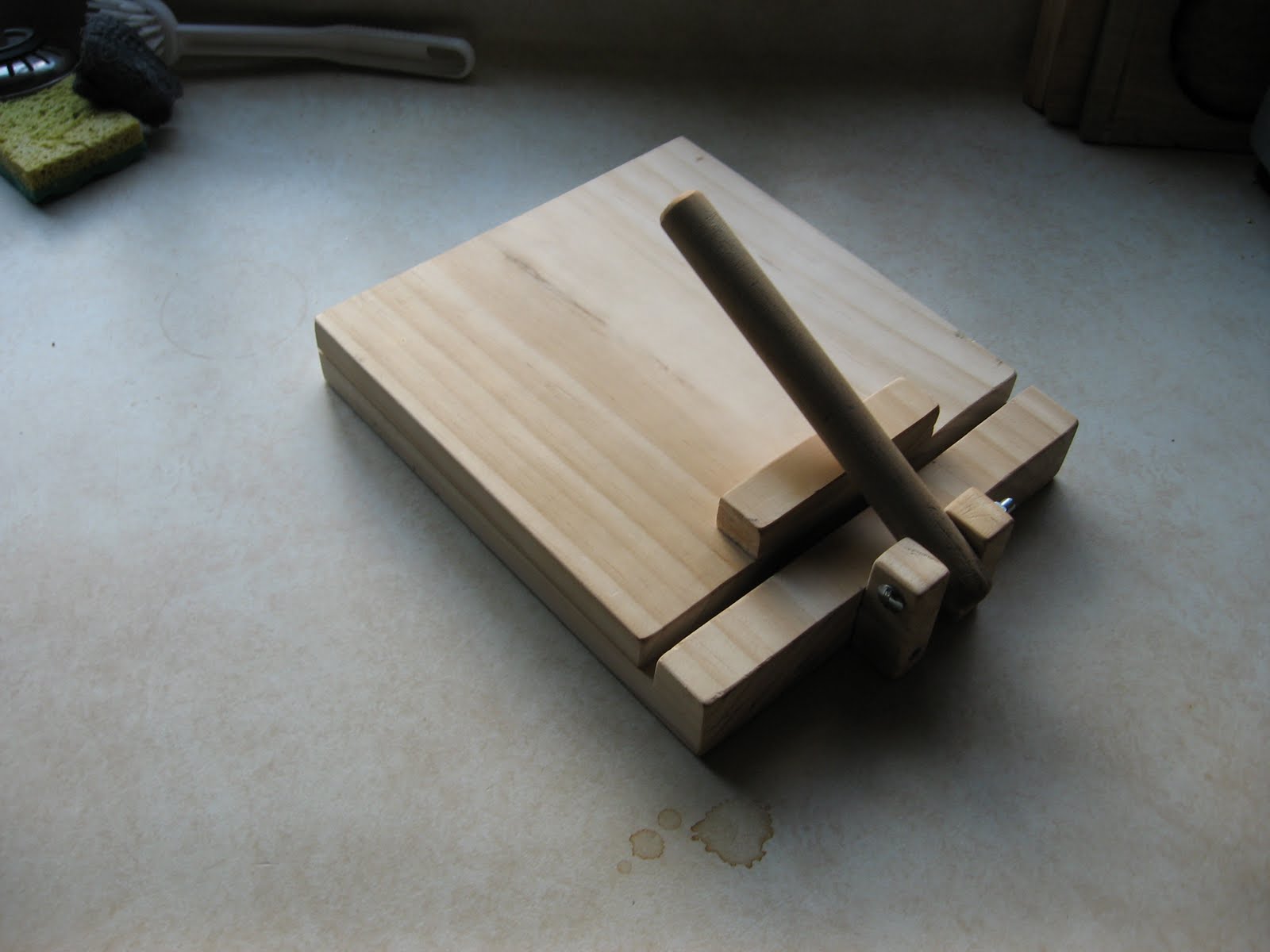 how to make a wood tortilla press