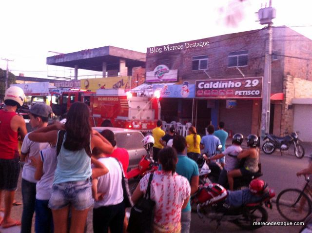 Incêndio atinge ponto comercial na Avenida 29 de Dezembro em Santa Cruz do Capibaribe