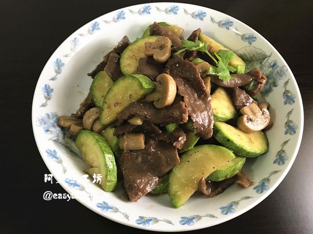 黑椒蘑菇炒牛肉