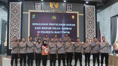 Bidkum Polda Sumbar Gelar Penyuluhan Hukum di Polresta Bukittinggi