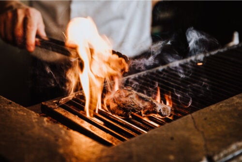 ¿A qué temperatura cocinar para matar bacterias en los alimentos?