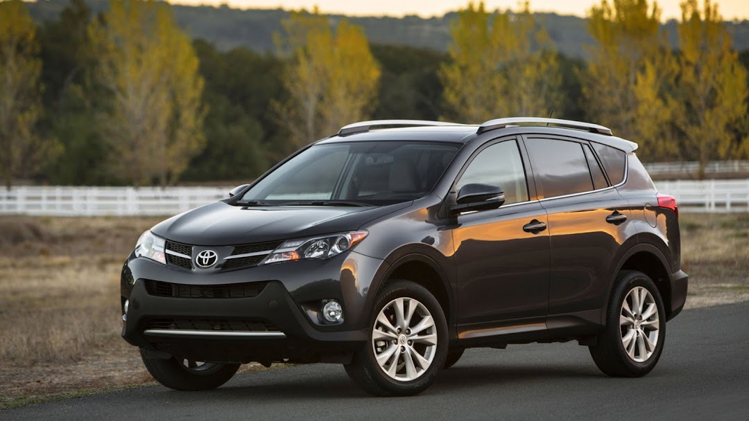 2013 Toyota RAV 4 HD Wallpaper 3