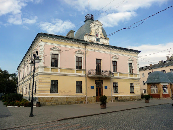 Золочів. Вул. Маркіяна Шашкевича. Міська Ратуша