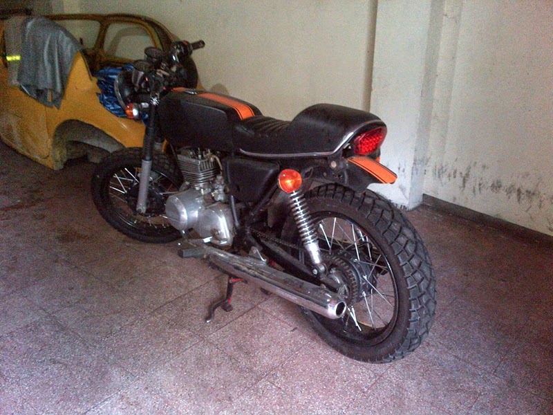 Modifikasi Motor Antik Suzuki GT185 Twin Cafe Racer 