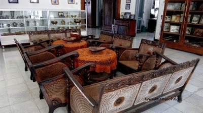 ruang keluarga istana gebang blitar