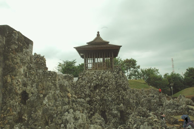 Jalan-Jalan Sore ke Gua Sunyaragi Cirebon