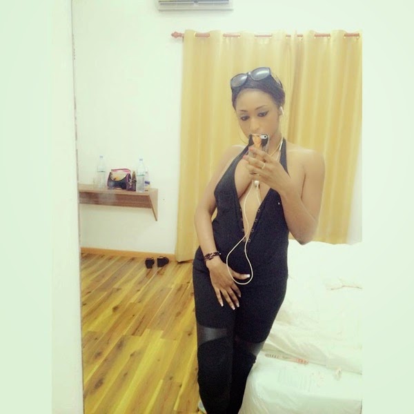 Davido’s ‘girlfriend’ shares raunchy photos on social network