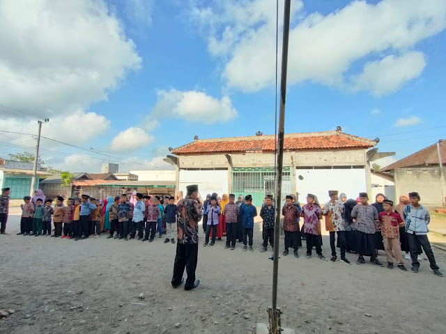 Hari batik nasional