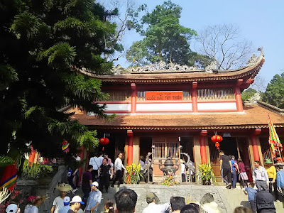 ベトナムの西天寺（Tay Thien pagoda）