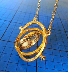 What does the Harry Potter time turner say around the edge