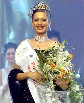 POND'S BEAUTY CONTEST WINNER MISS INDIA UNIVERSE 2005 AMRITA THAPAR