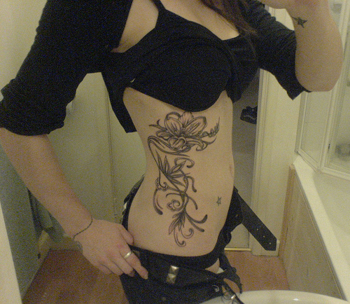 tattoos for girls on ribs. Sexy Rib Tattoos For Girls 2011