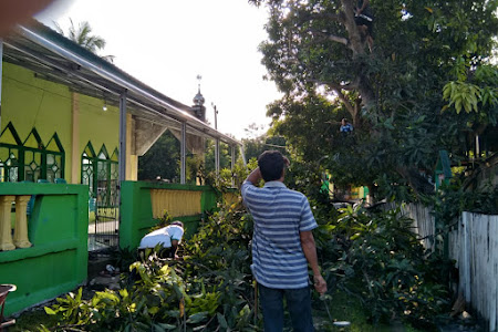   Sambut Ramadhan, Pemdes Desa Lowa Bersihkan Lingkungan Masjid Serentak Di 3 Dusun