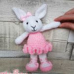 http://www.heartandsew.co.uk/2017/06/ballerina-bunny-free-crochet-amigurumi.html