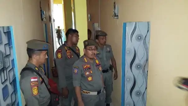 Ini akibatnya mutasi PNS Asal asalan   , menjalankan Tugas  tanpa SPT terkait  kabid Perda Satpol pp lakukan Razia 