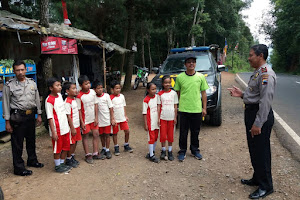 Kanit Sabhara Polsek Sumowono Kabupaten Semarang, Blusukan ke Sekolah Dasar