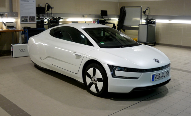 Volkswagen XL1 front view