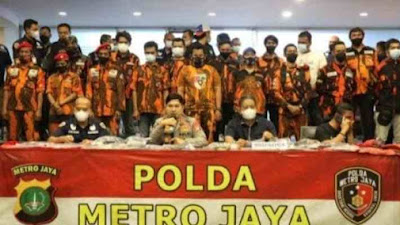 Buntut Aksi Ricuh Depan Gedung DPR/MPR. Polda Metro; Pihaknya Telah Mengamankan Belasan Anggota Ormas Bersajam ...