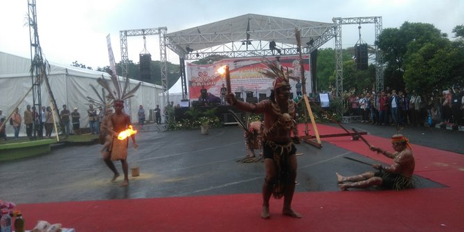 Tarian Balalap Api simbol  Perjuangan suku  Dayak  Melawan 