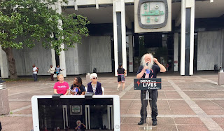 Michael Heinrich of MCIL leads the rally