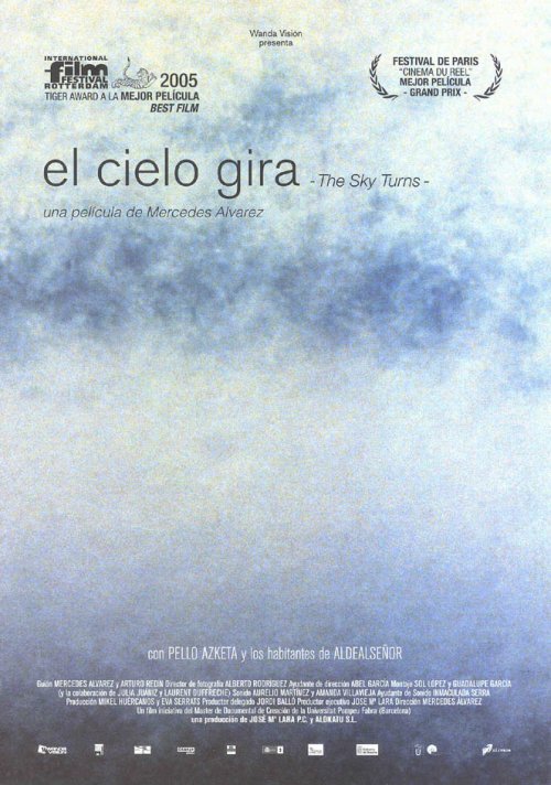 http://descubrepelis.blogspot.com/2012/02/el-cielo-gira.html