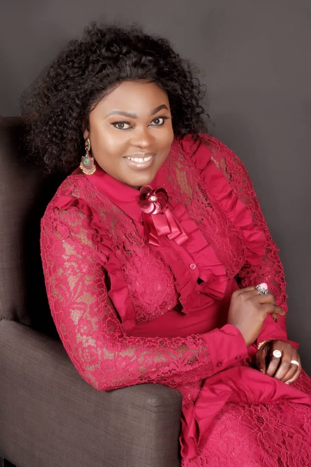 Movie Star Queen Blessing Releases 40th birthday Photos