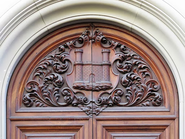 Relief on the front door of former Liceo Niccolini Guerrazzi, Livorno