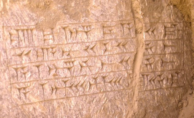 Penemuan Prasasti Misterius di Reruntuhan Makam Nabi Yunus