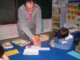 Mais uma vez o carteiro a mostrar-nos como se separa a correspondência